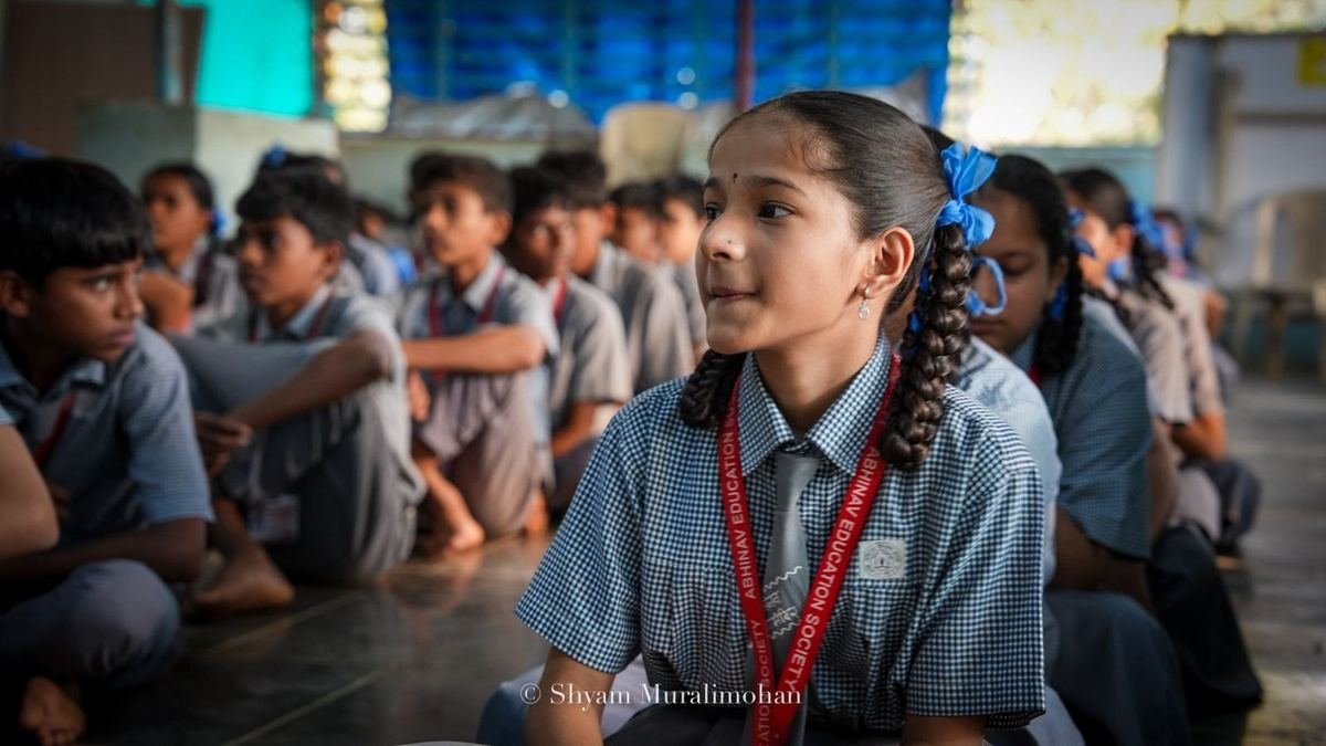 A student at the distribution